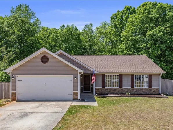 180 Creekside Dr, Grantville, GA 30220