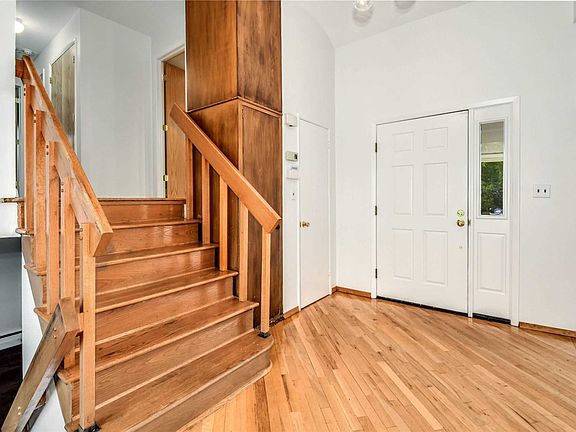 4th image of 19 Dougal Ln