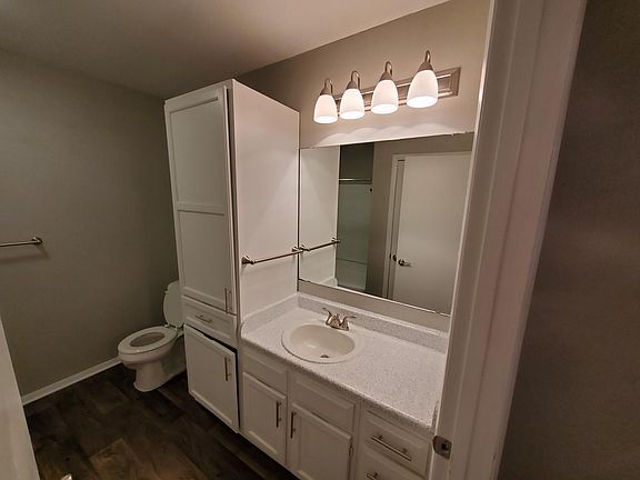 3rd image of 1100 Leah Ave