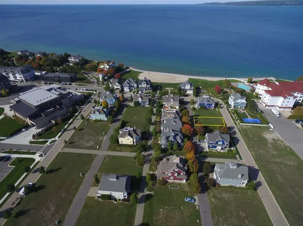 716 E Beach St, Petoskey, MI 49770