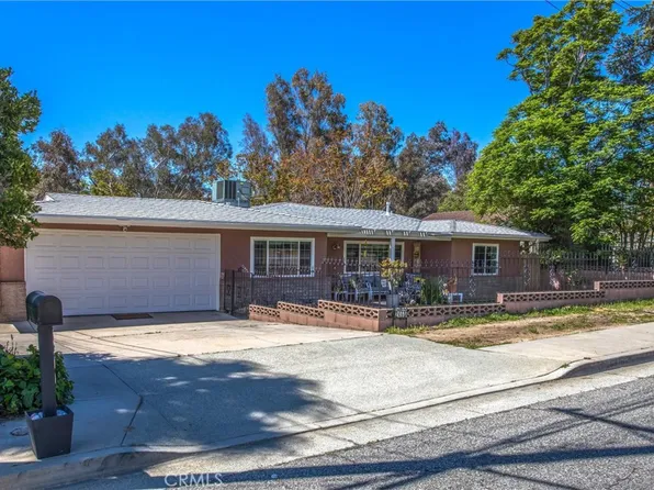 2460 W Wilson St, Banning, CA 92220