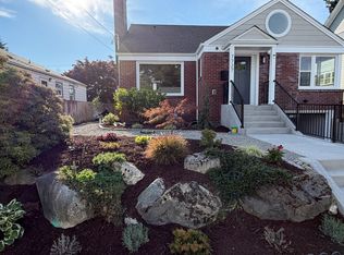 7727 10th Ave NW, Seattle, WA 98117