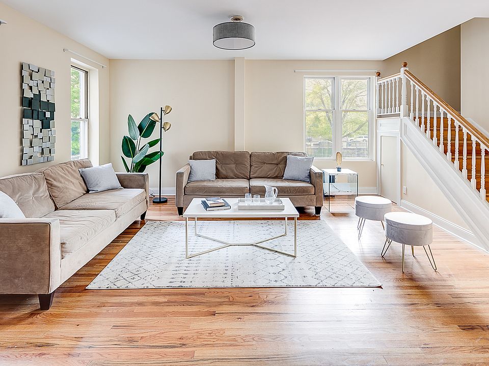 1st image of 328 W 96th St #3B