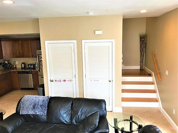 5th image of 910 Saratoga St APT 14