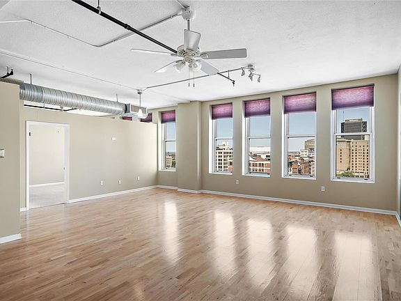 5th image of 1501 Locust St APT 1006