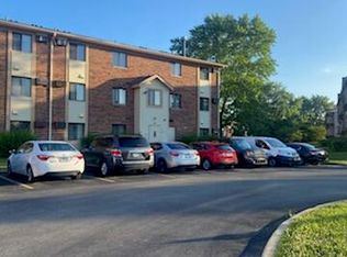 13 Cedar Ct APT 1, Vernon Hills, IL