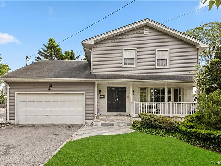 1127 Fordham Ln — Photo 9