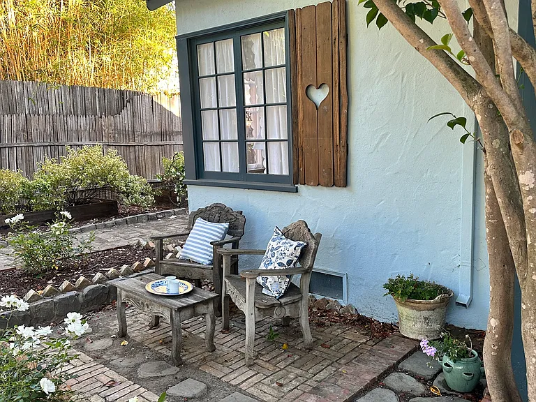 Lots of places to read and sip coffee