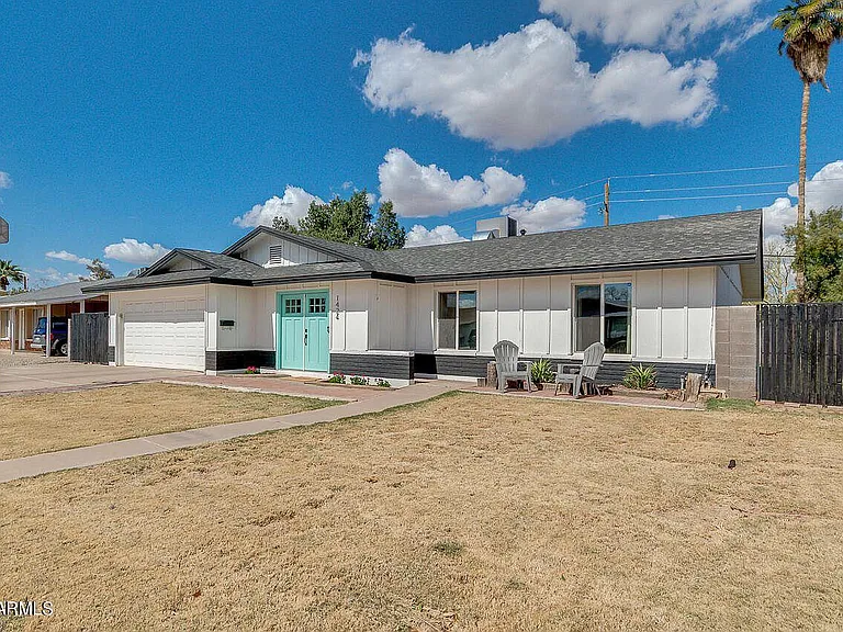 1424 E Broadmor Dr — Photo 3