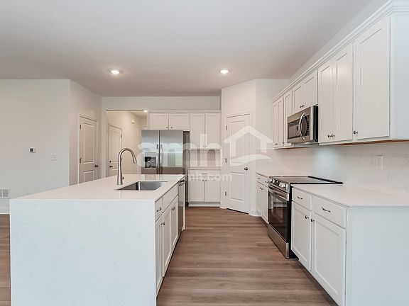 3rd image of 406 Golden Maple Pl