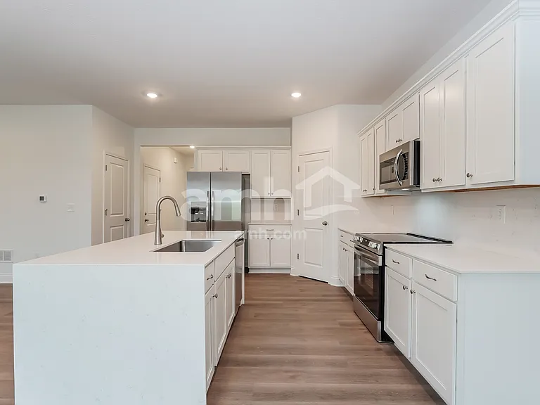 897 Heritage Blvd — Photo 3