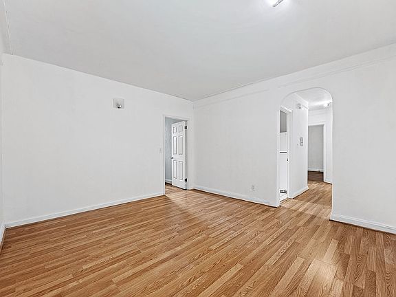 4th image of 1620 E 2nd St APT 5F