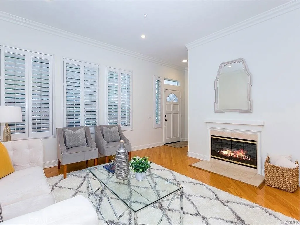 2 bed, 2.5 bath, 1440 sqft, $3,600 — Photo 3