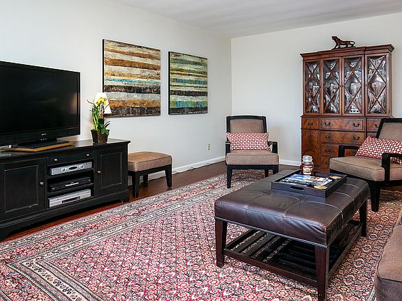 5th image of 1200 W Huntington Dr Unit 32