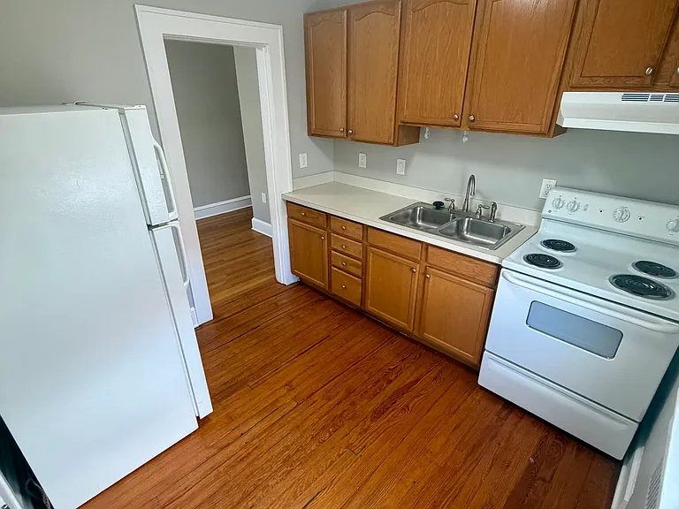 142 N Washington St #4 — Photo 7