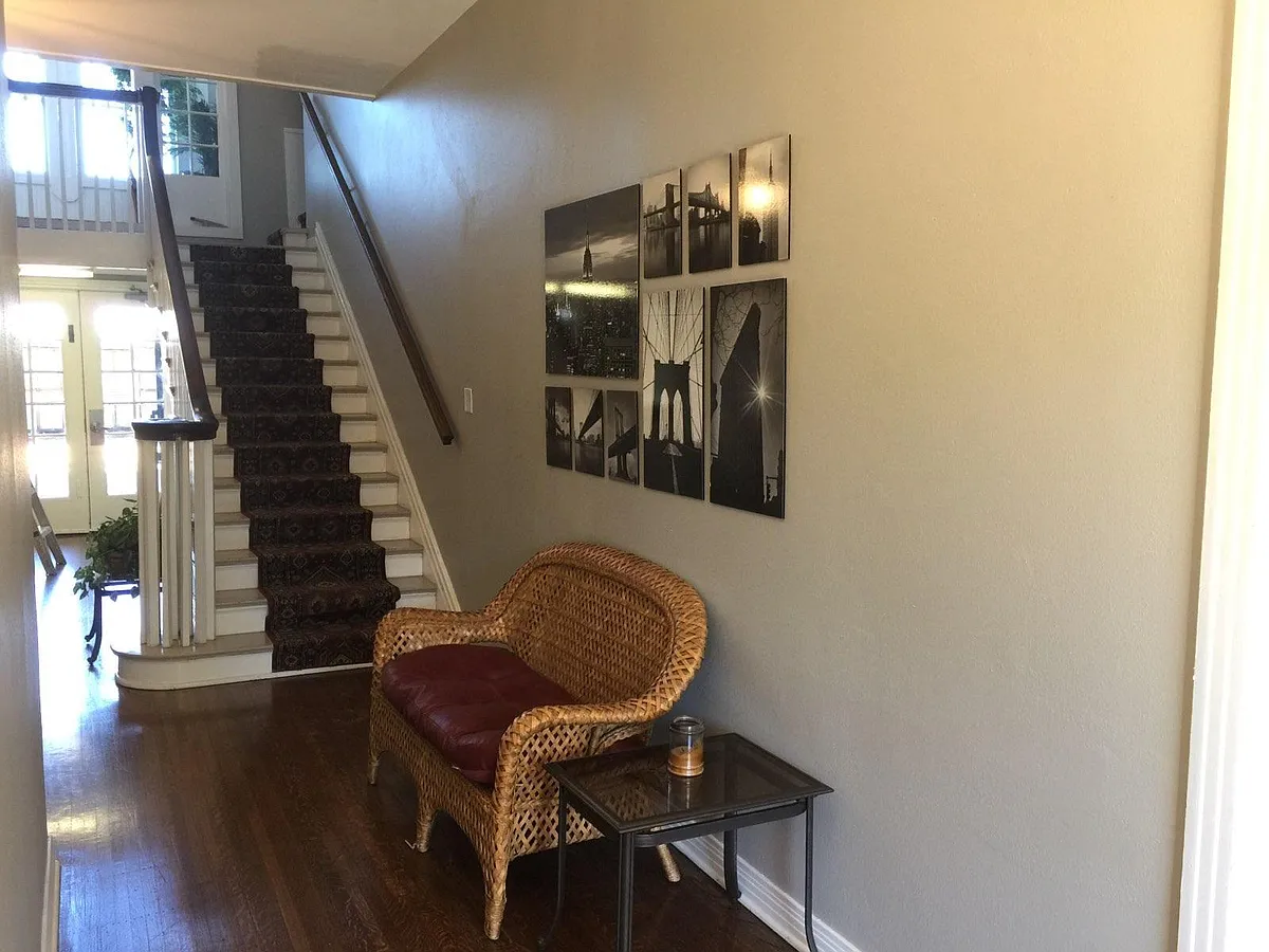 Building Photo - 113 W Houston St #3