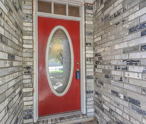 4th image of 2619 Palmetto Dr