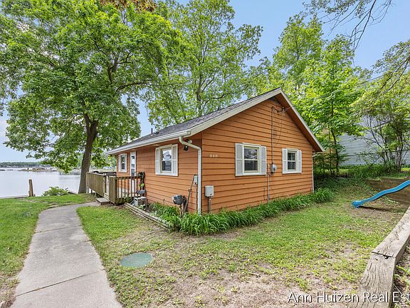 5th image of 11415 Oak Dr