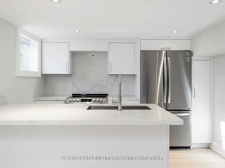 187 Brooke Ave #BASEMENT — Photo 4