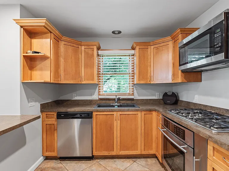 15403 Maxwell Ave — Photo 7
