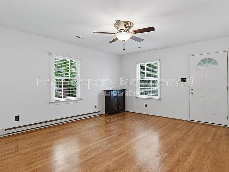 3322 Woodrow Ave — Photo 4