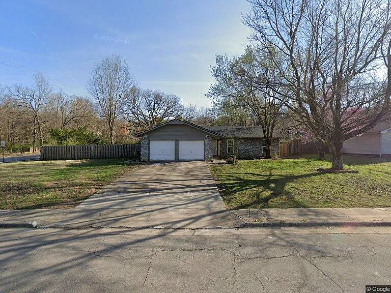 2146 W Loren Cir — Photo 1