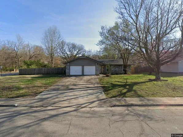 2146 W Loren Cir, Fayetteville, AR 72701