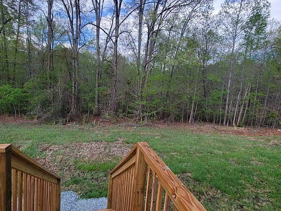 5th image of 915 Legacy Ln