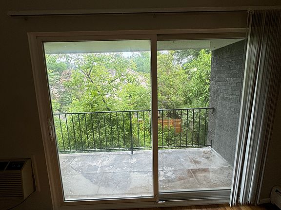 5th image of 406 Oakland Ave APT 12