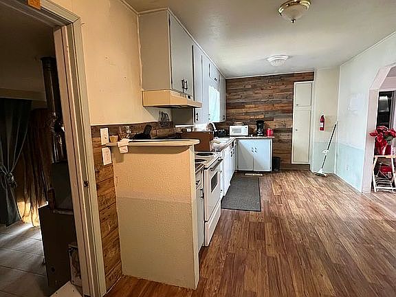 5th image of 769 NE Christian St