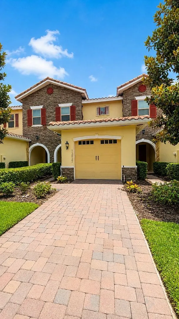 2 bed, 2.5 bath, 1353 sqft, $2,295 — Photo 1