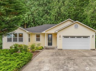243 W Saint James Pl, Longview, WA 98632