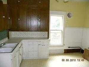 4th image of 1112 Thomas Ave