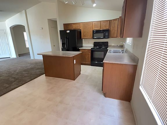 4th image of 10967 W Sheridan St