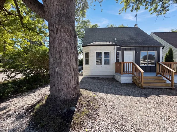 492 Algene St, Lake Orion, MI 48362