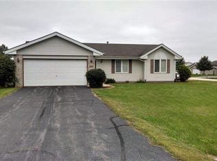 10697 Meadowsweet Ln, Roscoe, IL 61073