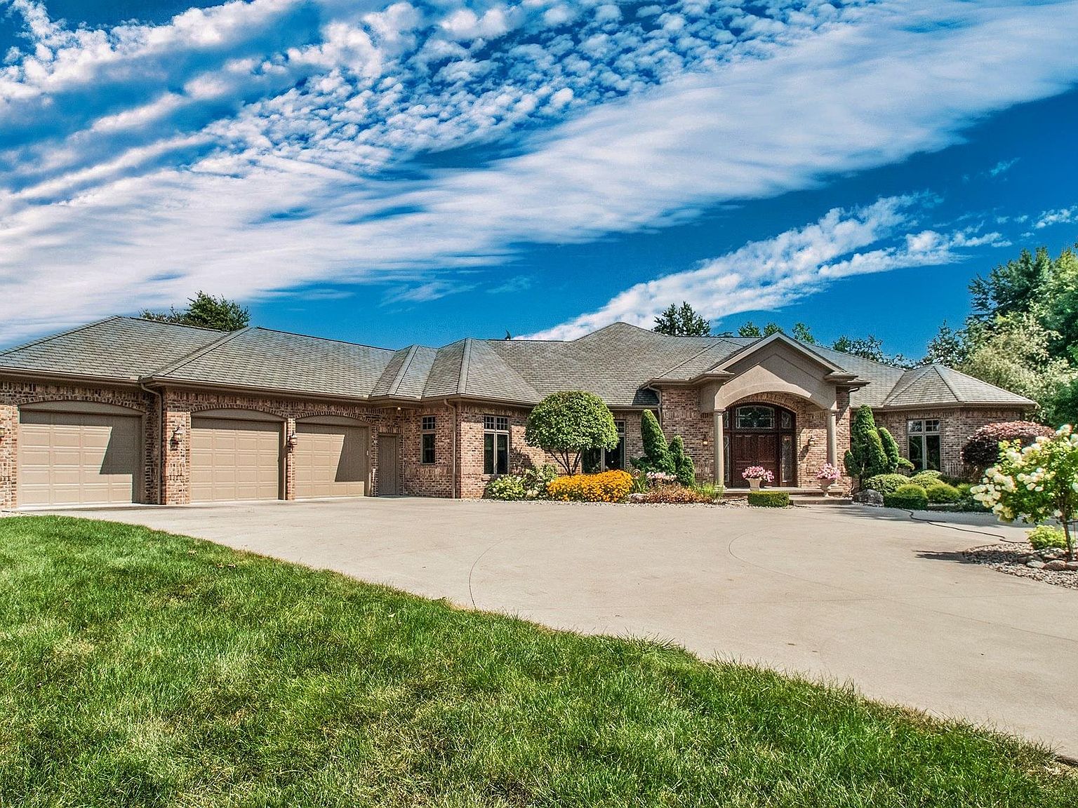 208 S Indiana Ave, Wakarusa, IN 46573 MLS 202332985 Zillow