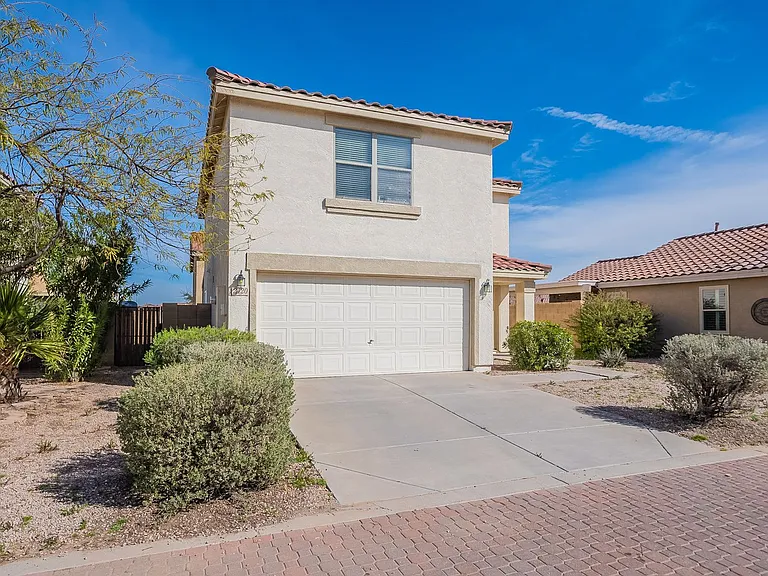 2420 E Gleneagle Dr — Photo 1
