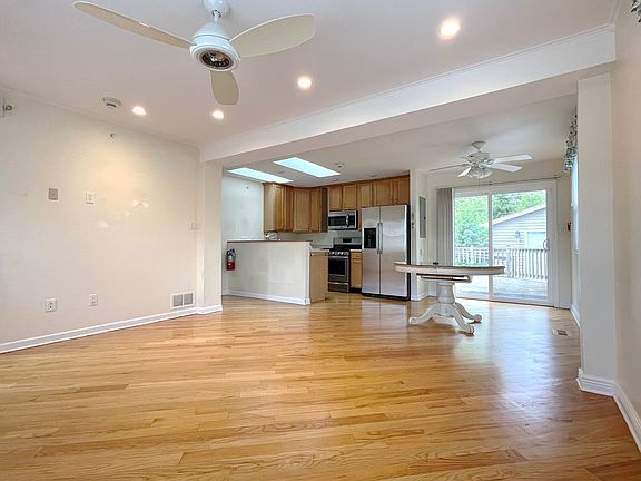 5th image of 402 Bonnie Brae Ave
