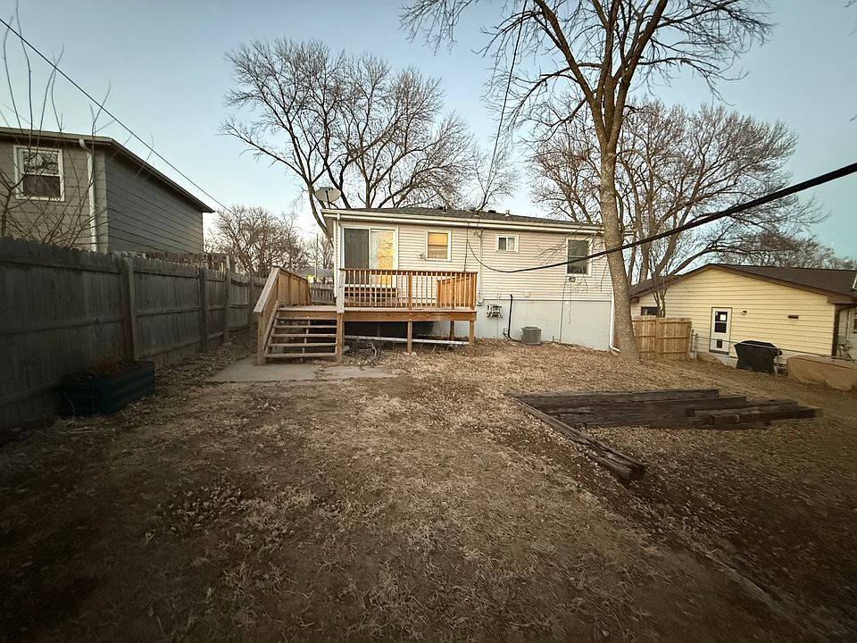 2nd image of 9207 Ruggles St