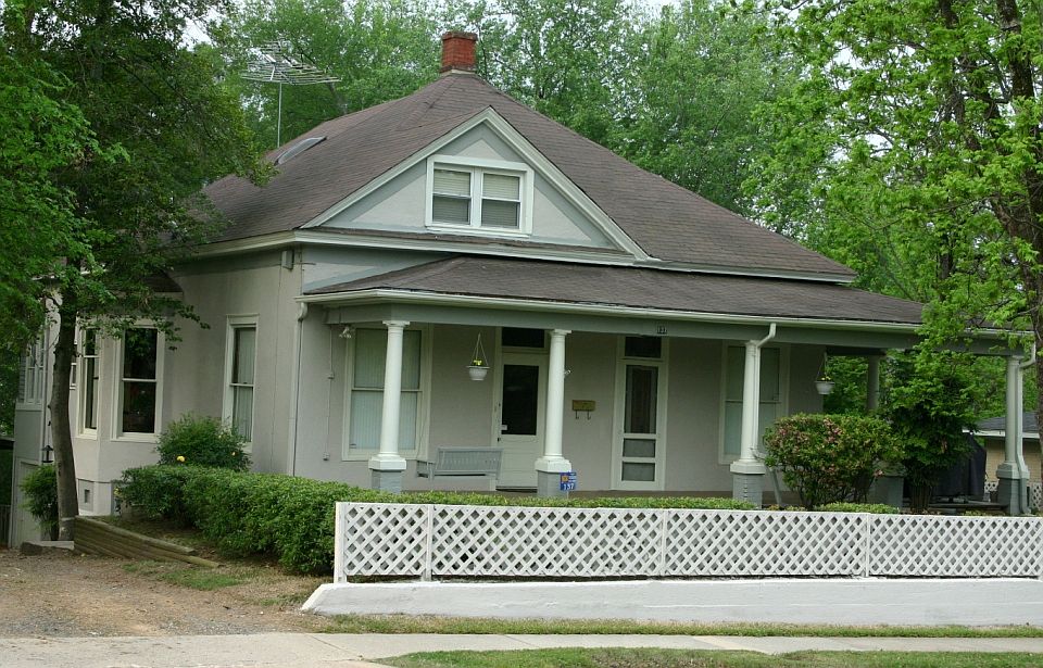1st image of 137 Greenwood Ave