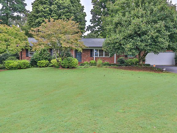 2nd image of 849 Dorset Dr