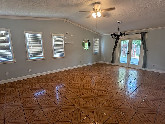 4th image of 3335 Snow Hill Rd