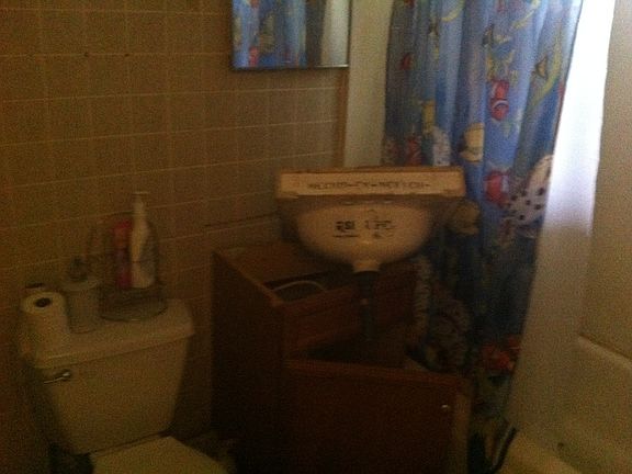 5th image of 864 E 35th Ct