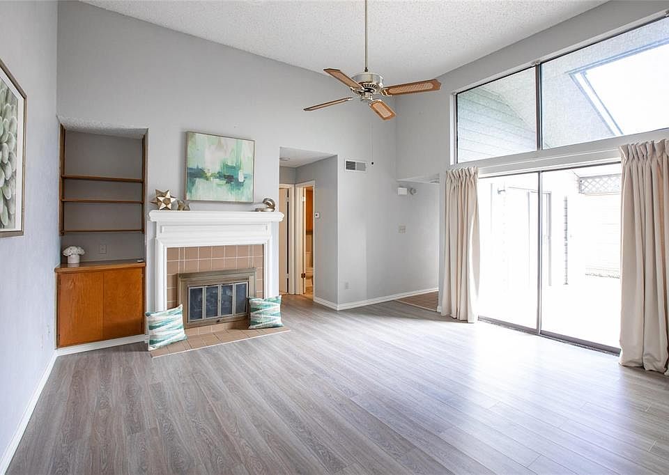1st image of 634 Bellaire Dr APT D