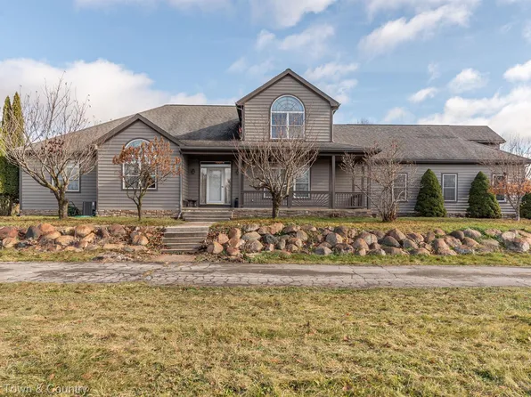 7130 Jennings Rd, Whitmore Lake, MI 48189