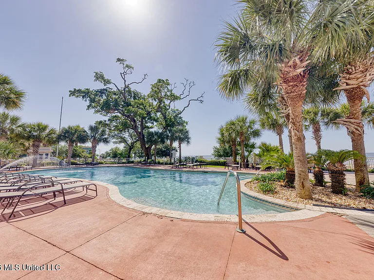 2230 Beach Dr #301 — Photo 29