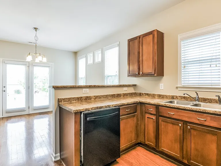 607 Bellefont Ct — Photo 6