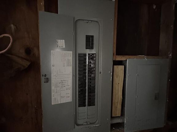 5th image of 484 Riverside Rd