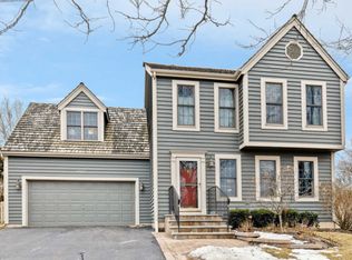 4567 Kings Way N, Gurnee, IL 60031